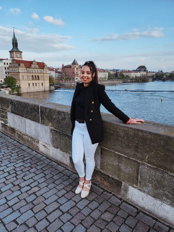 woman on the Charles Bridge - Fave Real