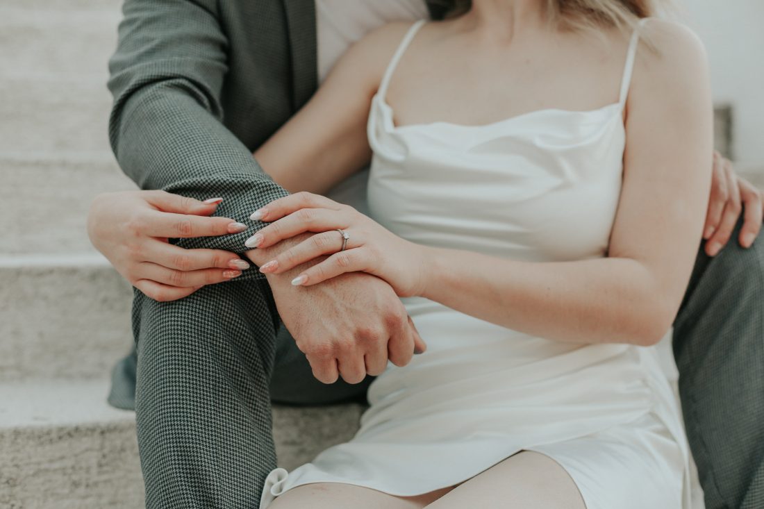 Image of couple holding hands - how to not get attached too quickly